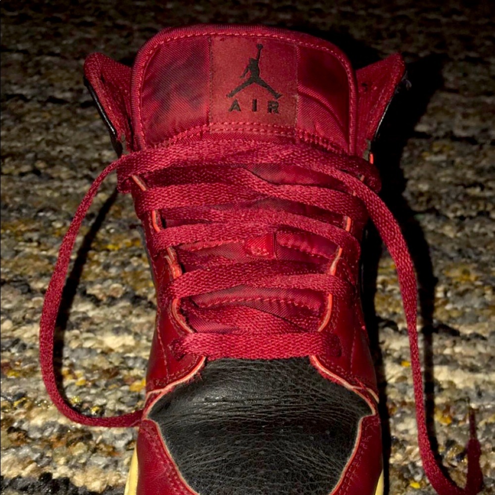 Jordan 1 Mid Team Red Black White size 6